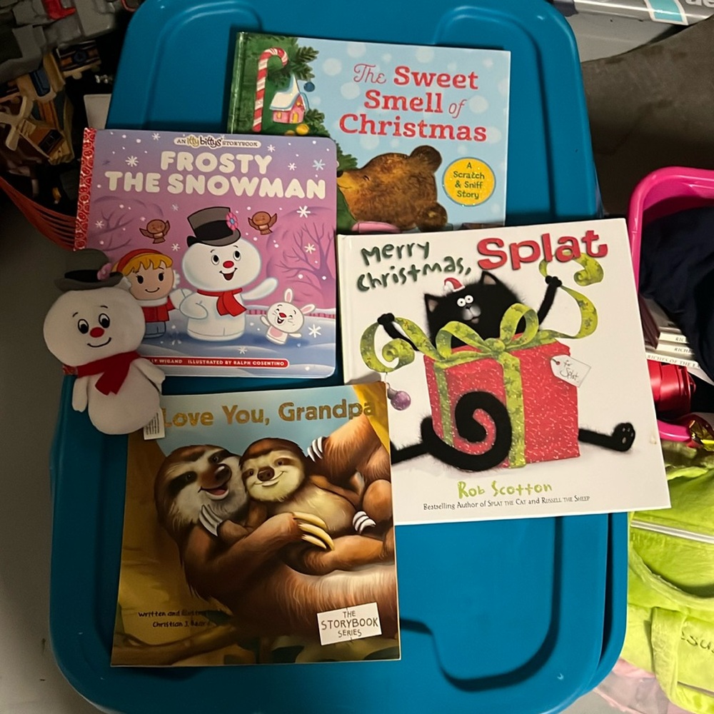 4 books, 3 Christmas books and one sweet story for Grandpa in good condition